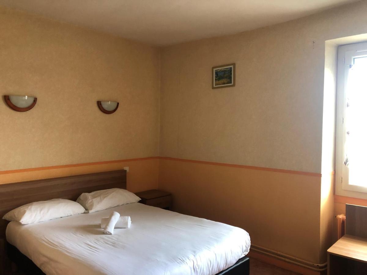Logis Hostellerie Du Cheval Blanc Сент-Мор-де-Турен Екстер'єр фото