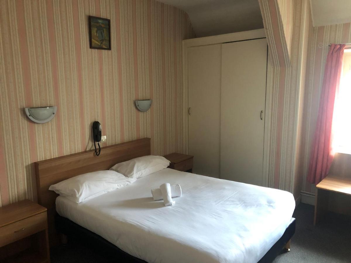 Logis Hostellerie Du Cheval Blanc Сент-Мор-де-Турен Екстер'єр фото