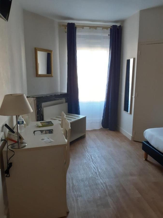 Logis Hostellerie Du Cheval Blanc Сент-Мор-де-Турен Екстер'єр фото