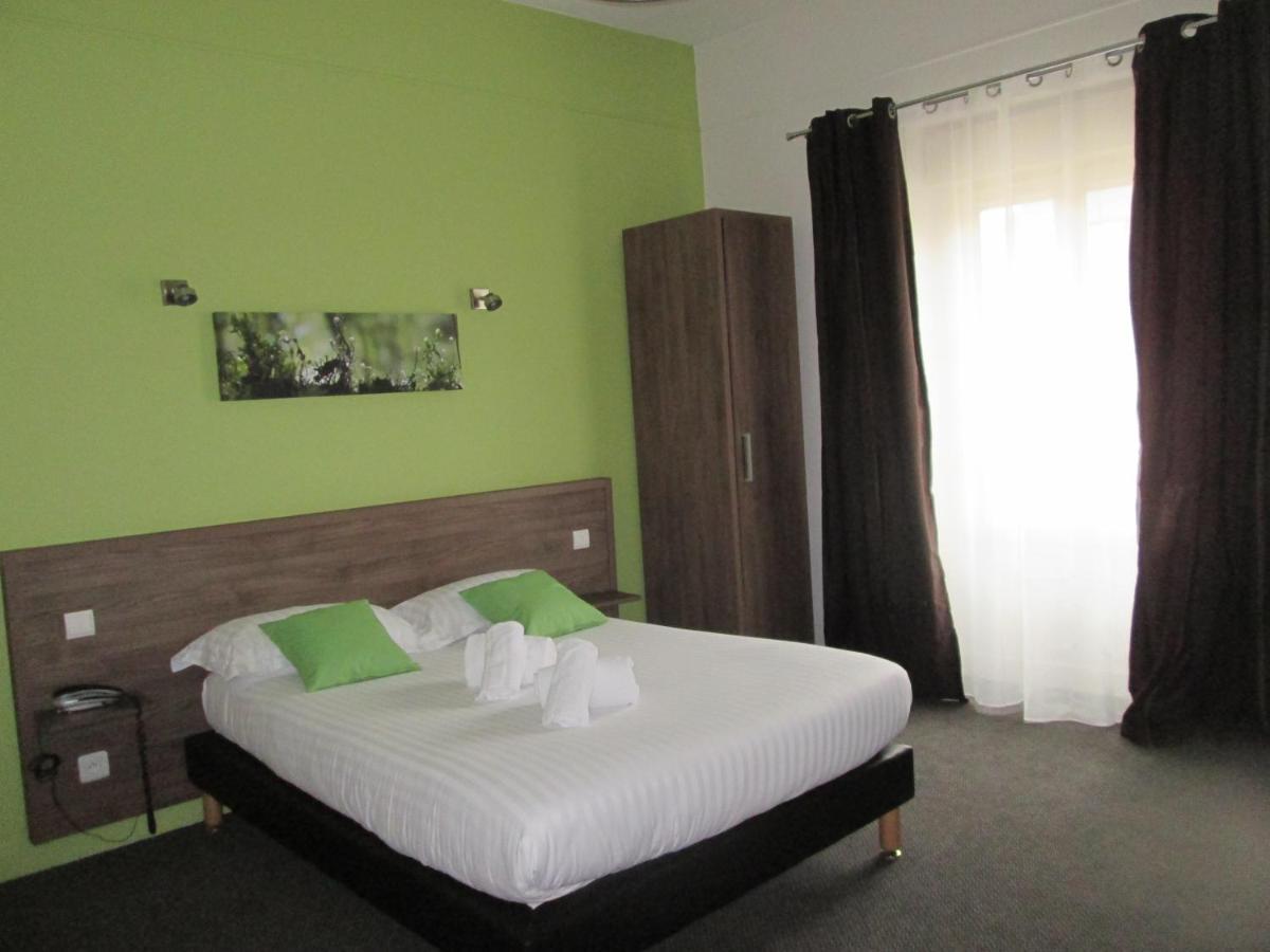 Logis Hostellerie Du Cheval Blanc Сент-Мор-де-Турен Екстер'єр фото