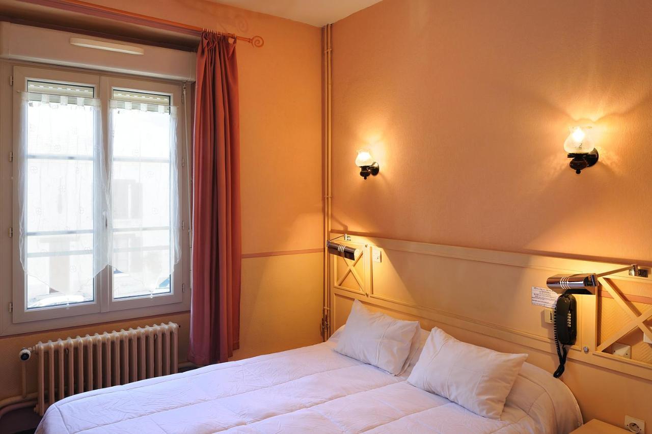 Logis Hostellerie Du Cheval Blanc Сент-Мор-де-Турен Екстер'єр фото