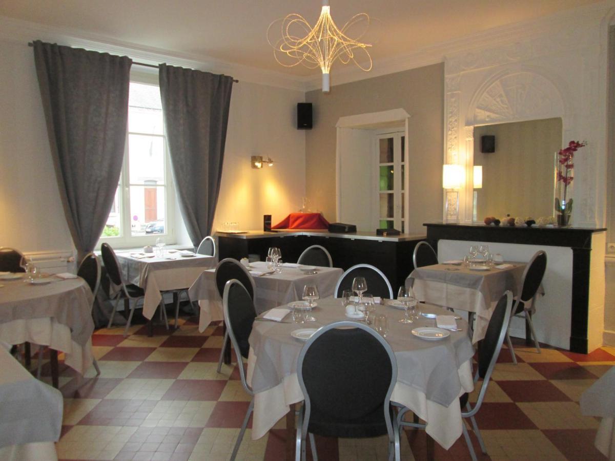 Logis Hostellerie Du Cheval Blanc Сент-Мор-де-Турен Екстер'єр фото
