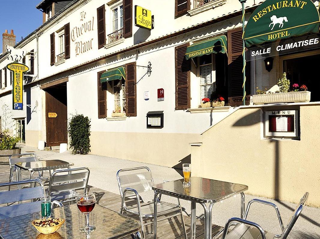 Logis Hostellerie Du Cheval Blanc Сент-Мор-де-Турен Екстер'єр фото