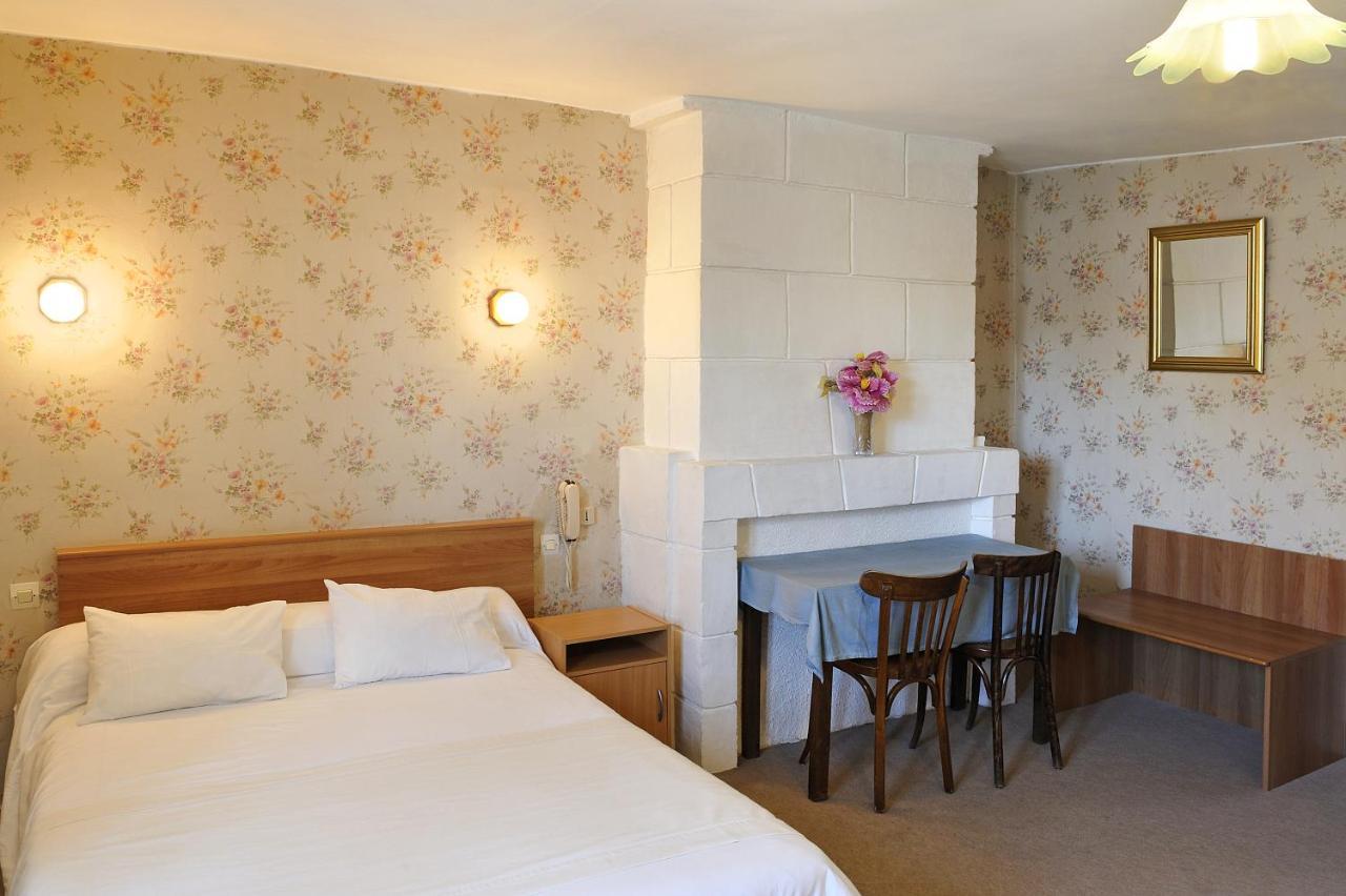 Logis Hostellerie Du Cheval Blanc Сент-Мор-де-Турен Екстер'єр фото