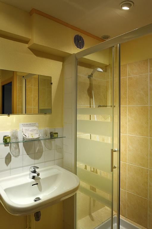 Logis Hostellerie Du Cheval Blanc Сент-Мор-де-Турен Екстер'єр фото