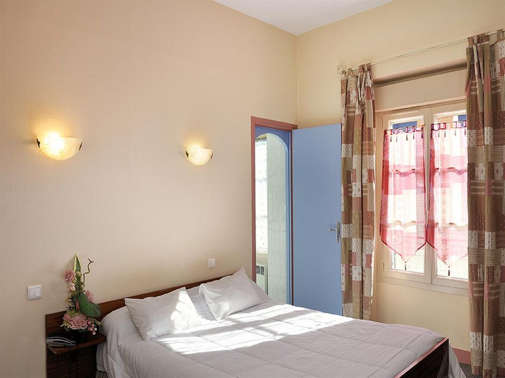 Logis Hostellerie Du Cheval Blanc Сент-Мор-де-Турен Екстер'єр фото